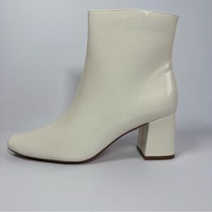 NEW Journee Collection Haylinn White Heeled Boots Size 9 US Tru Comfort Foam